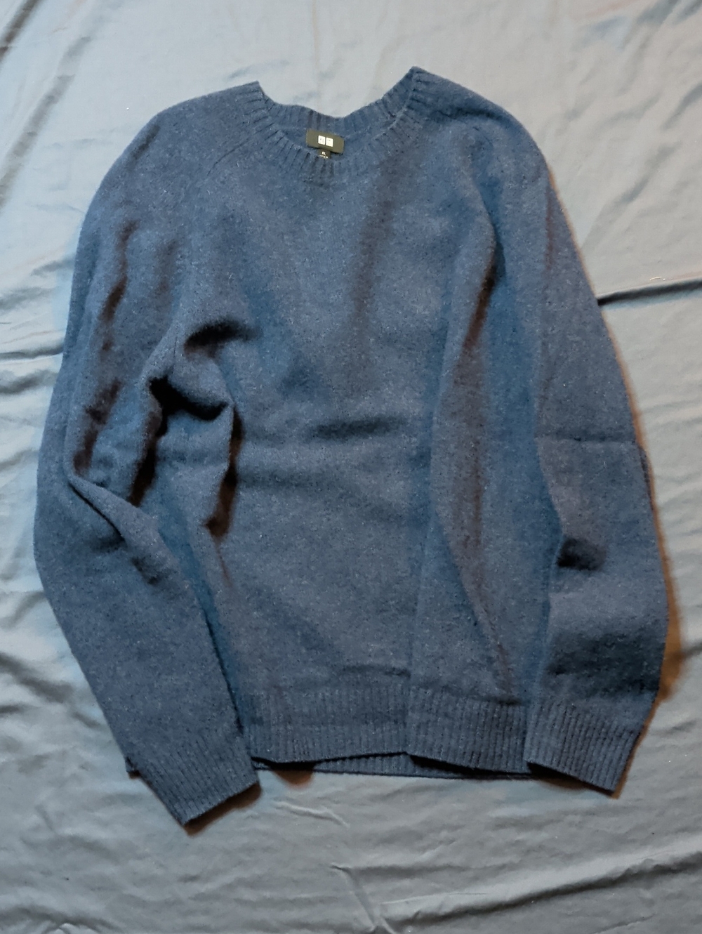 Uniqlo Men's Crewneck Sweater in Navy Blue